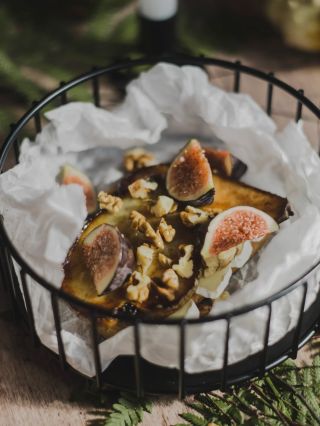 Sezóna hrušek, švestek a fíků už je tu 🙋☀️ Tedy čas si pořídit jednu z našich ošatek 🤗 černá, bílá, malá, střední, velká....